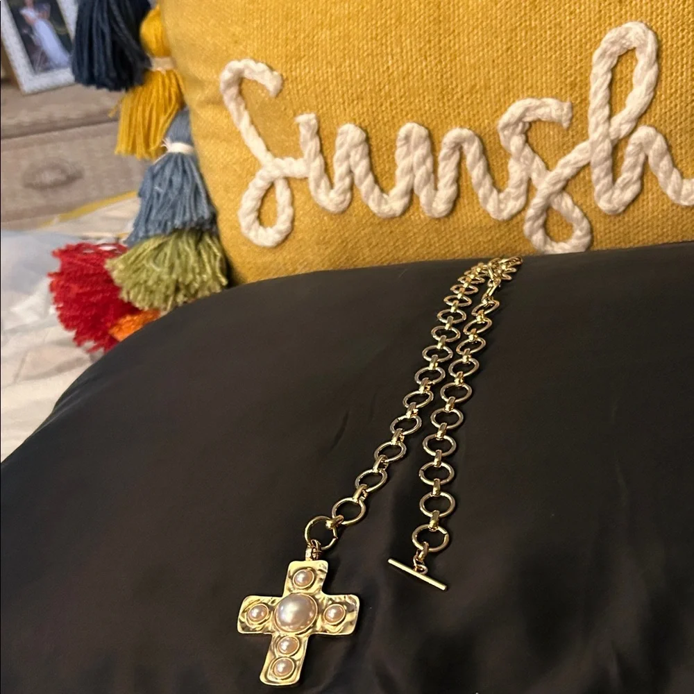 Elegant Gold and Pearl Cross Necklace NWT - Picture 6 of 8